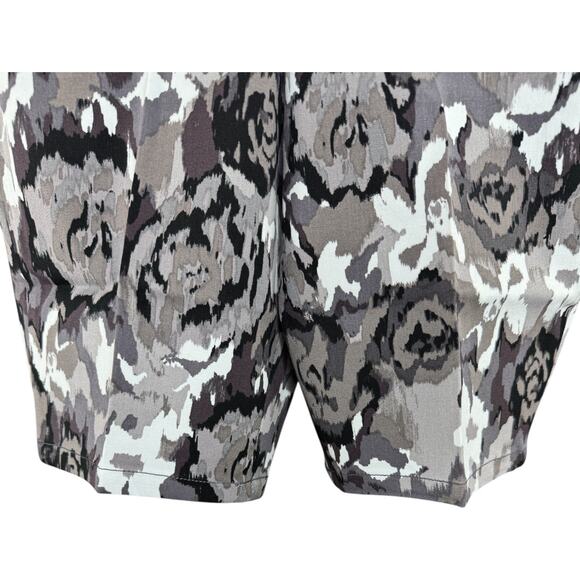 Isaac Mizrahi Live! Petite 24/7 Stretch Bermuda Shorts Black Floral 6 Petite - Picture 5 of 9